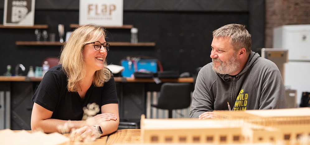Julien Sauvage, fondateur de l’association FLaP et du festival Cabaret vert, avec sa conseillère France Active